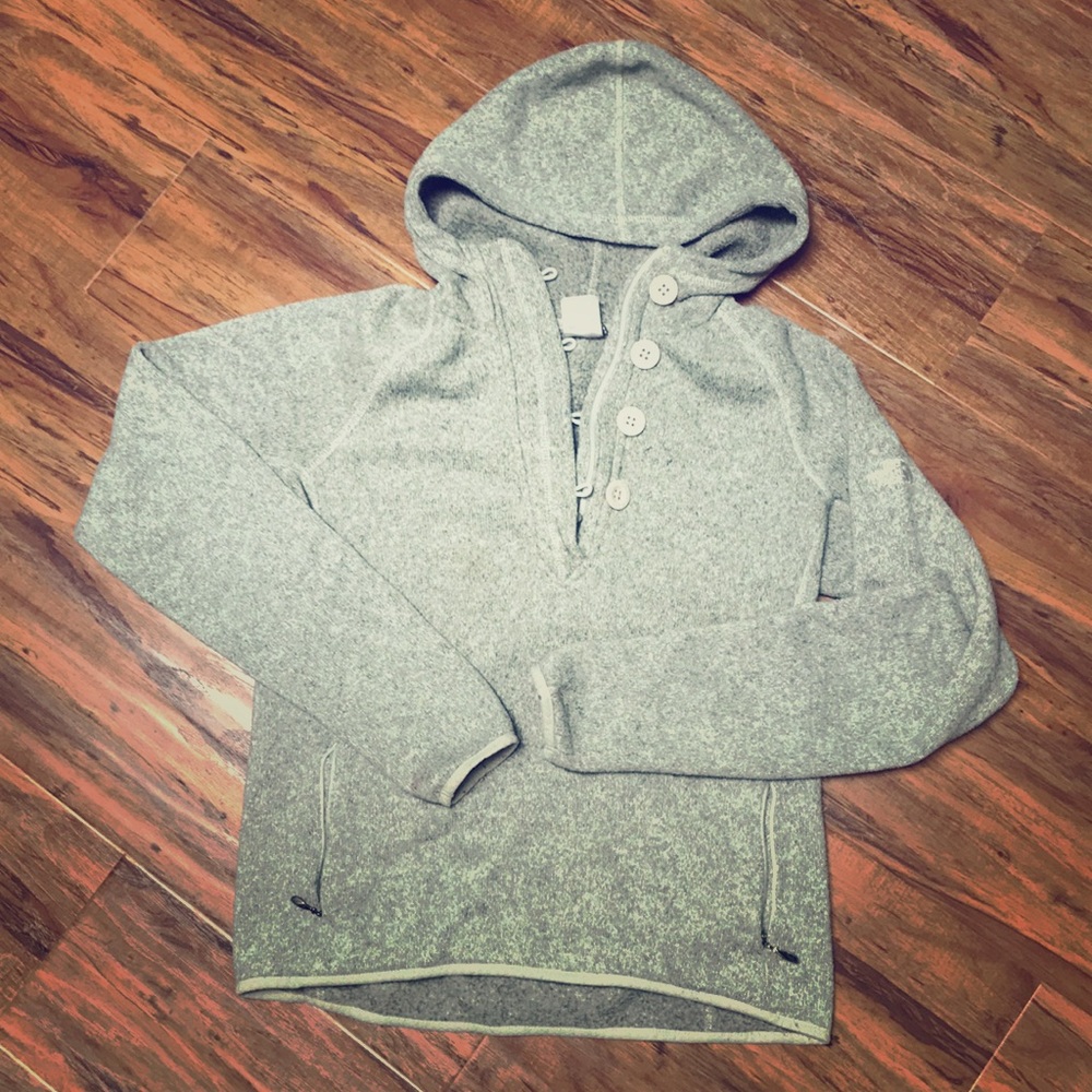 The North Face Pull Over Sweater